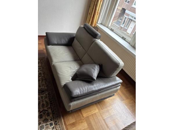 2 leren banken - in goede staat