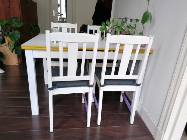 Stoelen, kunnen per stuk opgehaald worden