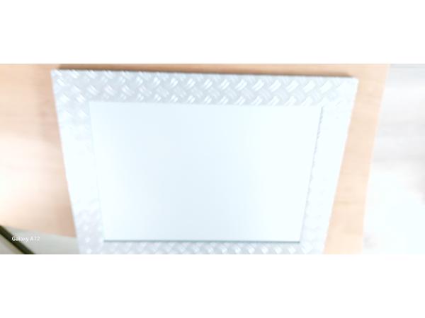 Moderne spiegel zo goed als nieuw