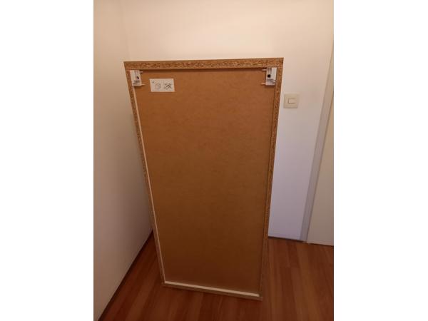 Witte Ikea kast met 3 legplanken en 2 deuren in goede staat