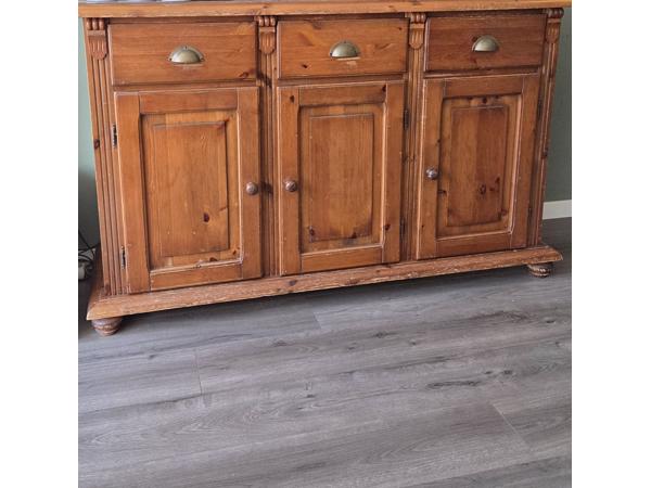 Dressoir, vitrinekast en salontafel