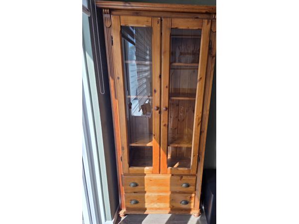 Dressoir, vitrinekast en salontafel
