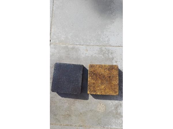 Gele en lichtblauwe tuinbestrating