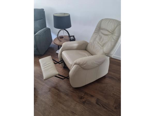Creme kleurige verstelbare relax fauiteul