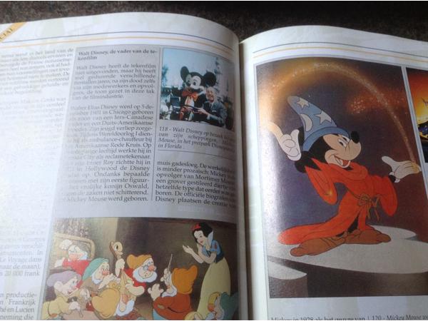 Jaarboeken (16stuks ) van 1988 tot 2003 in het Nederlands