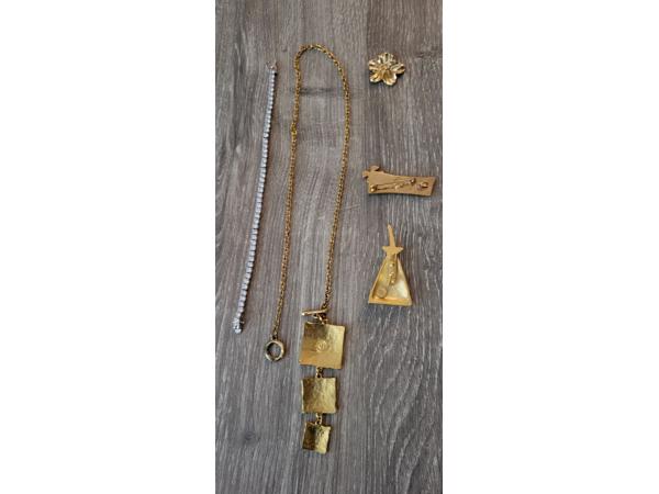 Lotje sieraden te koop vraagprijs 75 euro