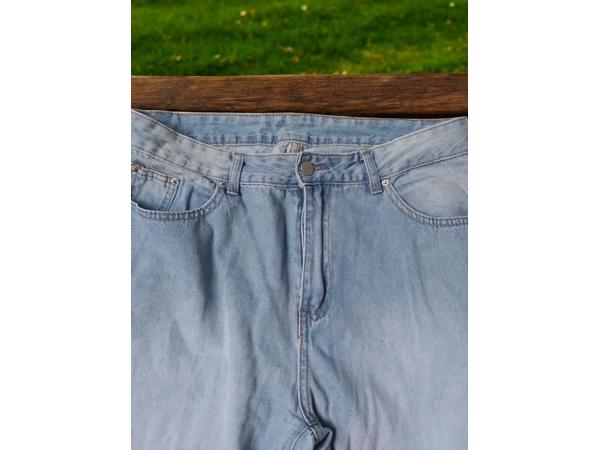 wijde jeans driekwart lang met omslagpijp lichtblauw 32 M/L