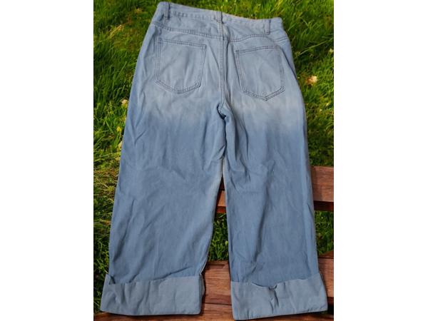 wijde jeans driekwart lang met omslagpijp lichtblauw 32 M/L