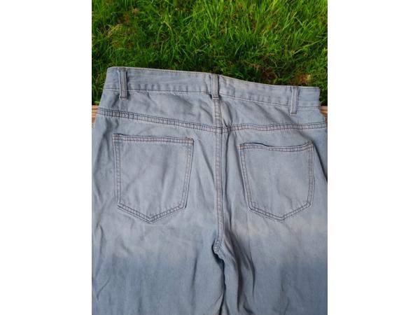 wijde jeans driekwart lang met omslagpijp lichtblauw 32 M/L
