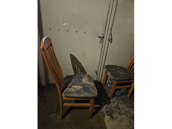 eettafel met 4 stoelen, massief eiken 85 x 145/195
