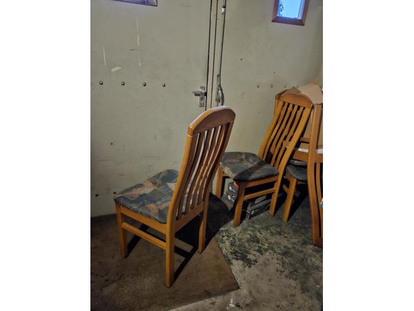 eettafel met 4 stoelen, massief eiken 85 x 145/195