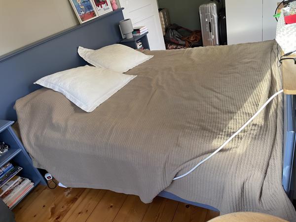 2 persoons bed: frame en bodem (200x180)