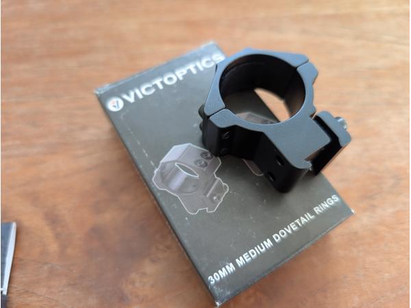 Dempers, Kijkertje en geweerriem.