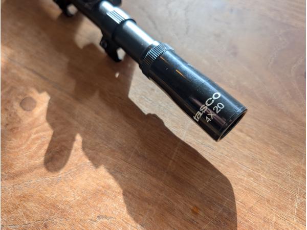 Dempers, Kijkertje en geweerriem.