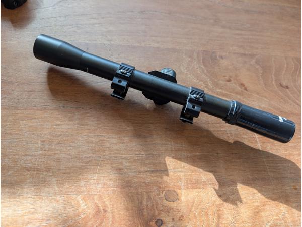 Dempers, Kijkertje en geweerriem.