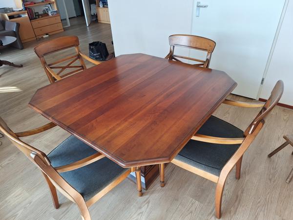 Eethoek kersen met 4 stoelen
