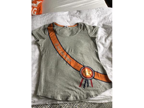 2 dames t.shirts voor koningsdag