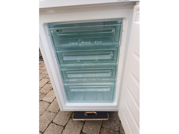 White Knight vriezer