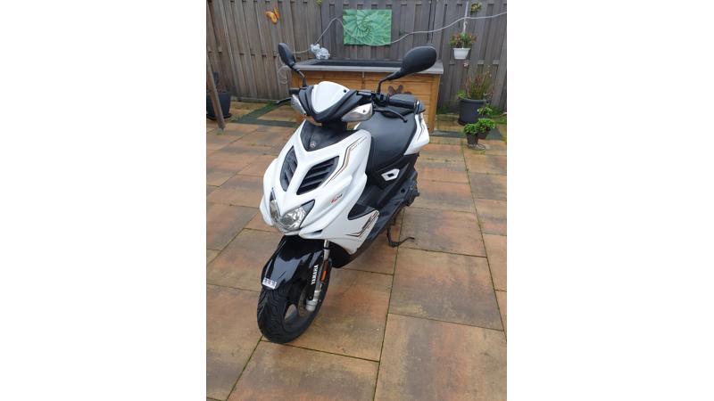 Yamaha Aerox mooie scooter in Spijkenisse - Fietsen en Brommers, Brommers  en Scooters - Markanda