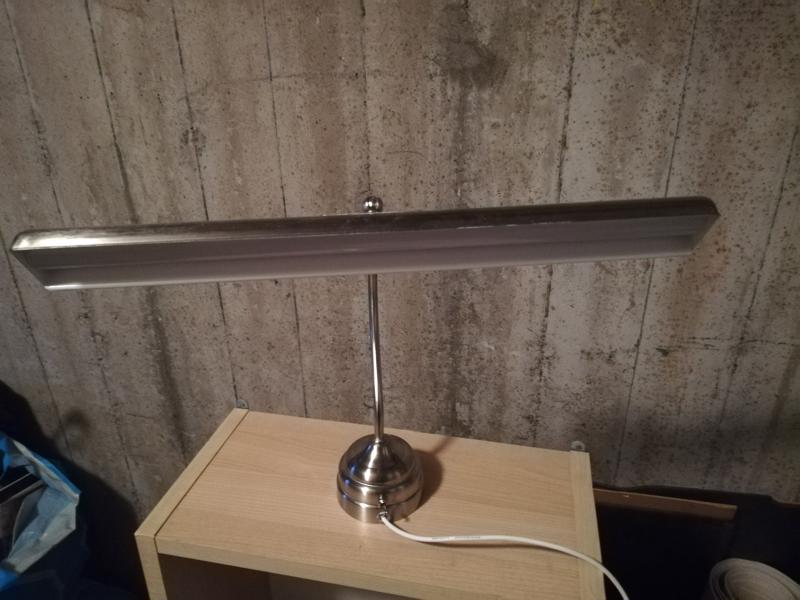 Ikea lamp met USB-aansluiting in - Huis en Inrichting, Verlichting - Markanda